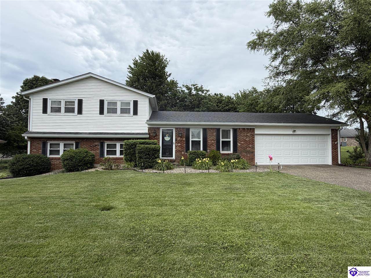 904 Tyler Circle - Photo 1
