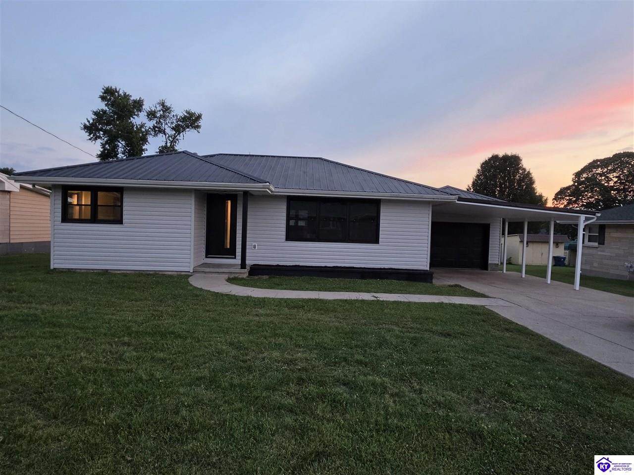 407 Lowell Avenue - Photo 1