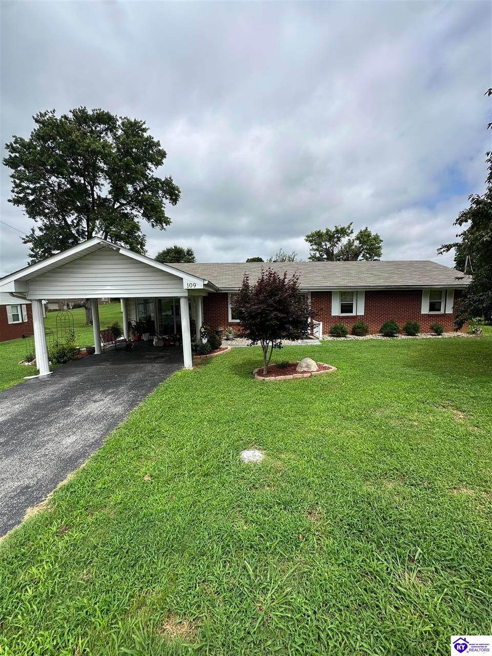 109 Valley View Drive - Photo 1