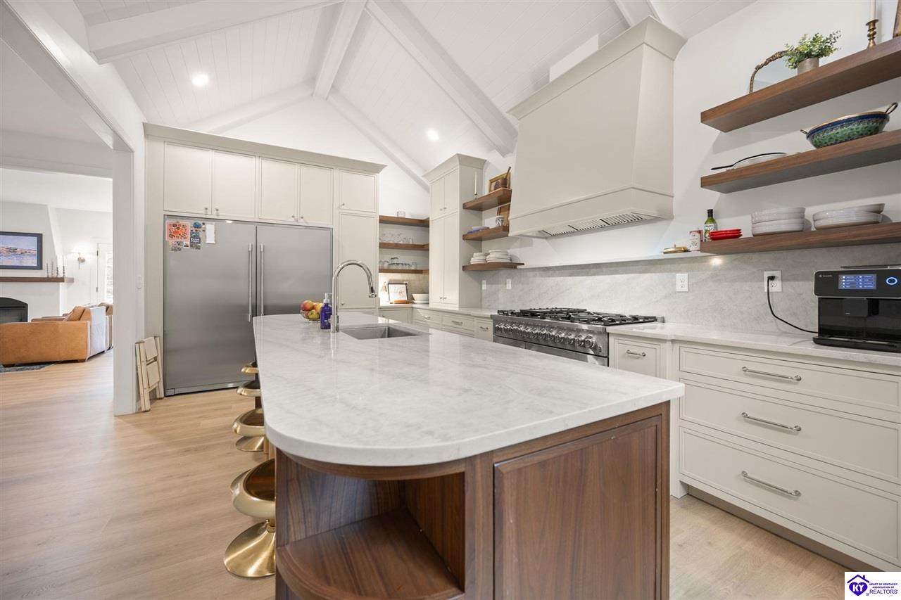 https://bt-photos.global.ssl.fastly.net/heartofky/orig_boomver_1_HK2603561-2.jpg