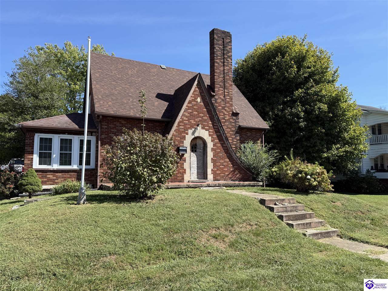 301 Lincoln Boulevard - Photo 1