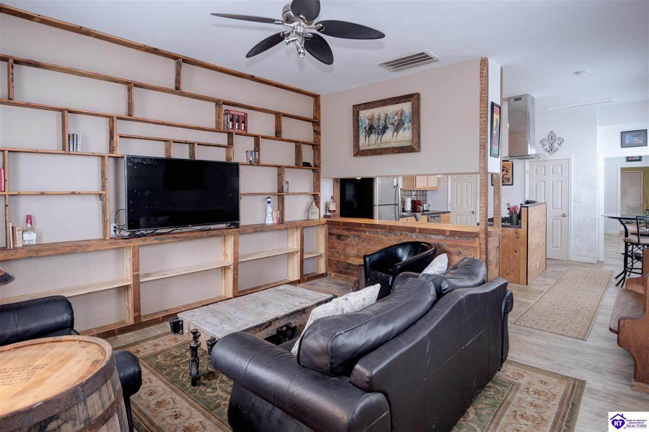 732 Zane St - Photo 1