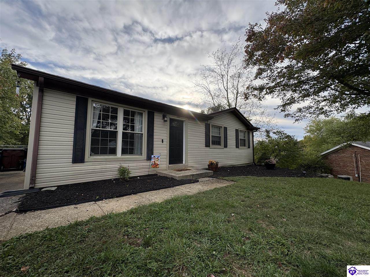 1009 Greenway Drive - Photo 1