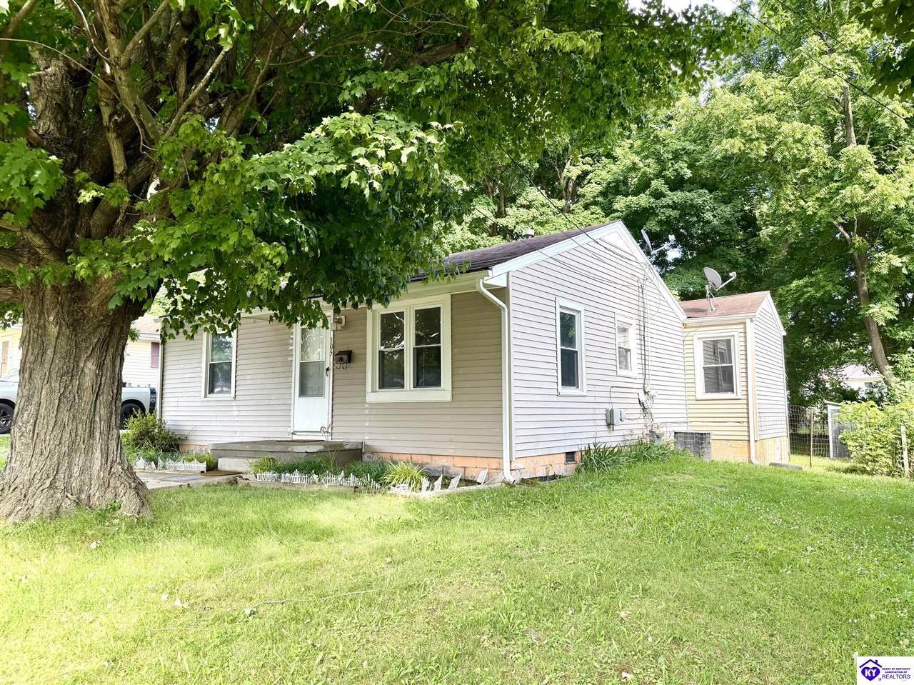 305 Sycamore Street - Photo 1