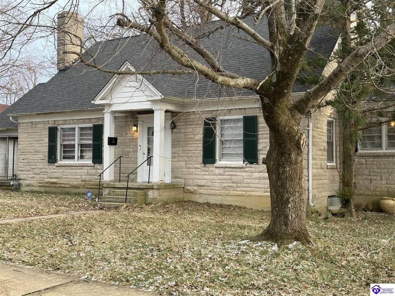 114 Center Street - Photo 1