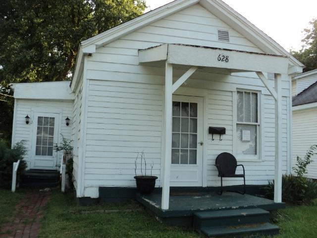 628 First St - Photo 1