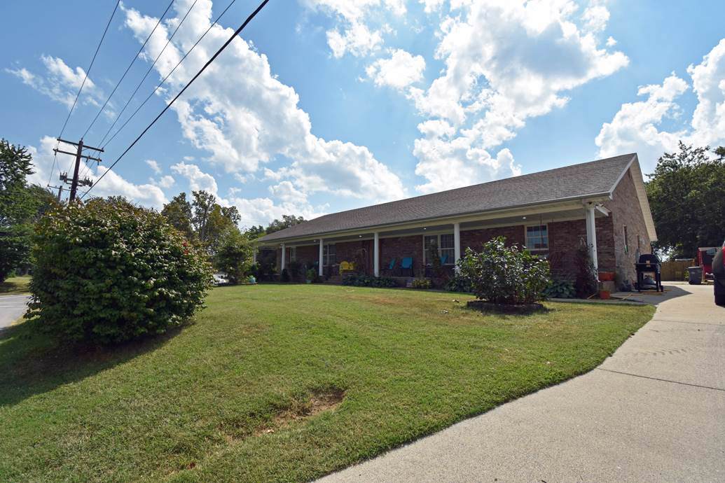 709 Main St - Photo 1