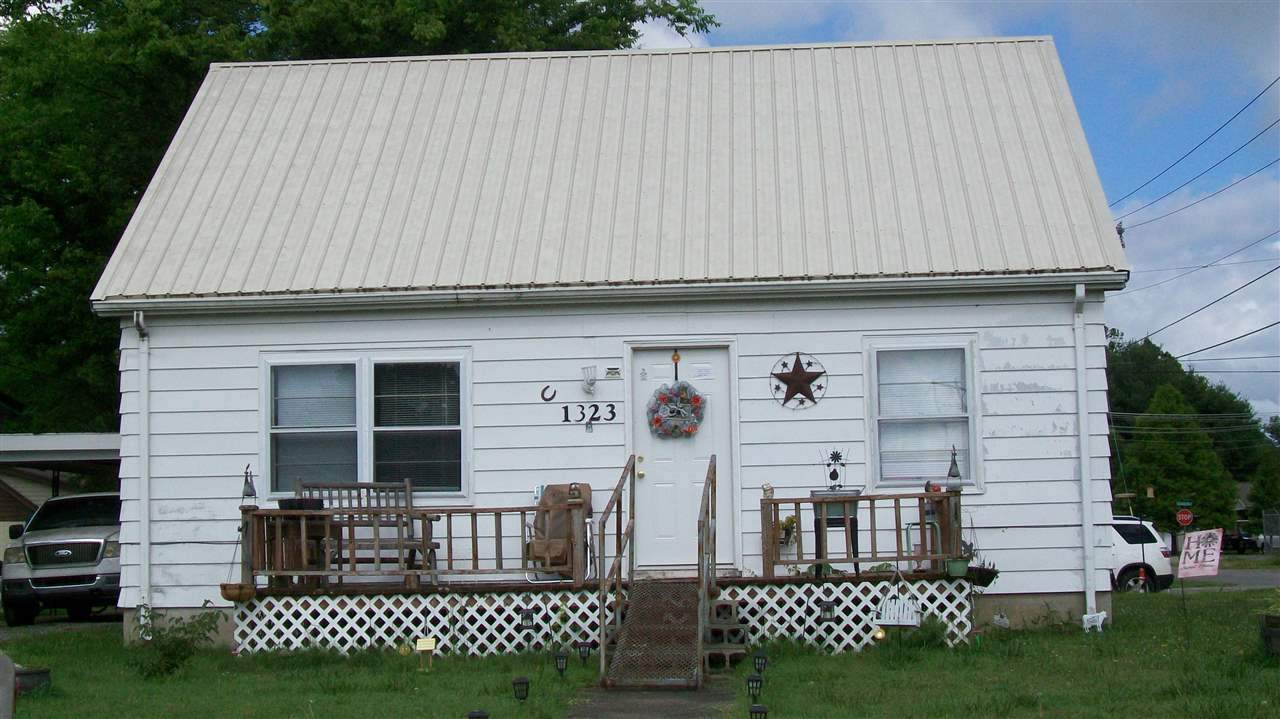 1323 Adams St - Photo 1