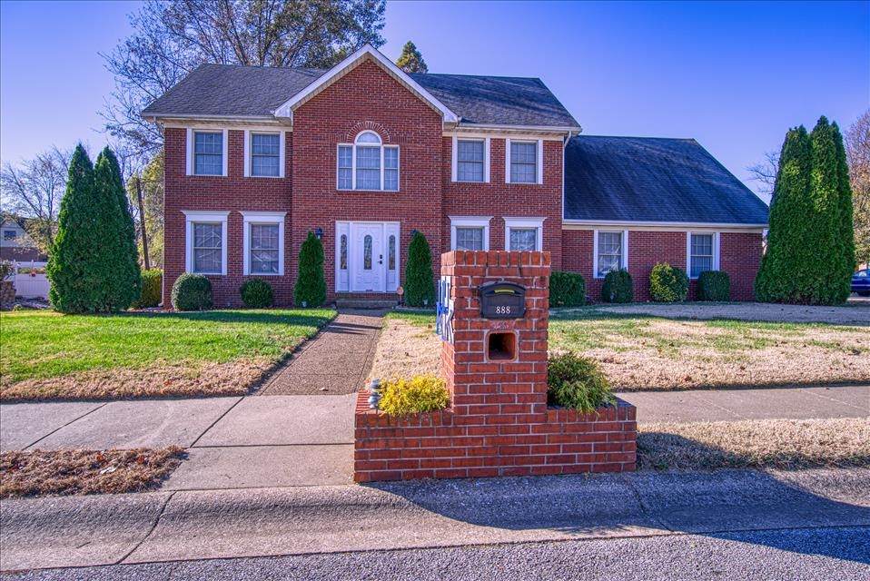 888 Beechwood - Photo 1