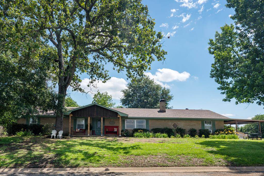 201 Colonial Cir - Photo 1