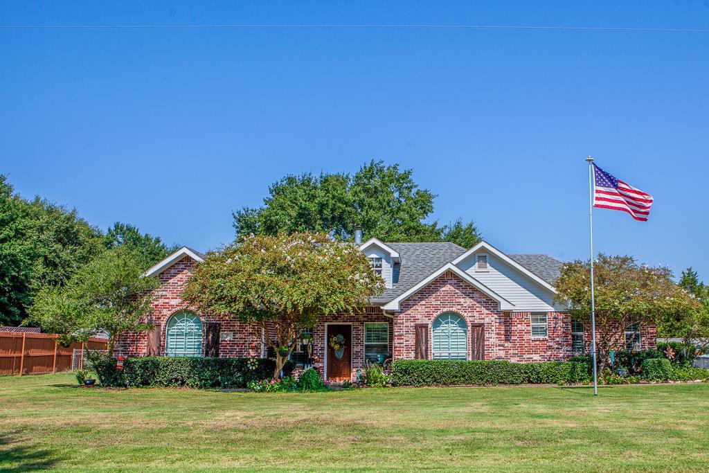 206 Lakeview Circle - Photo 1