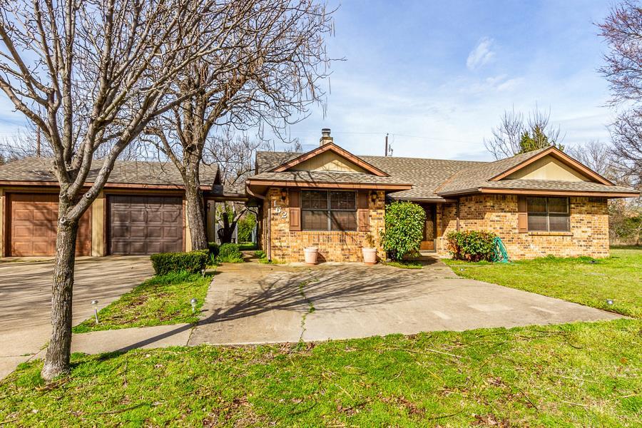 162 Westview - Photo 1