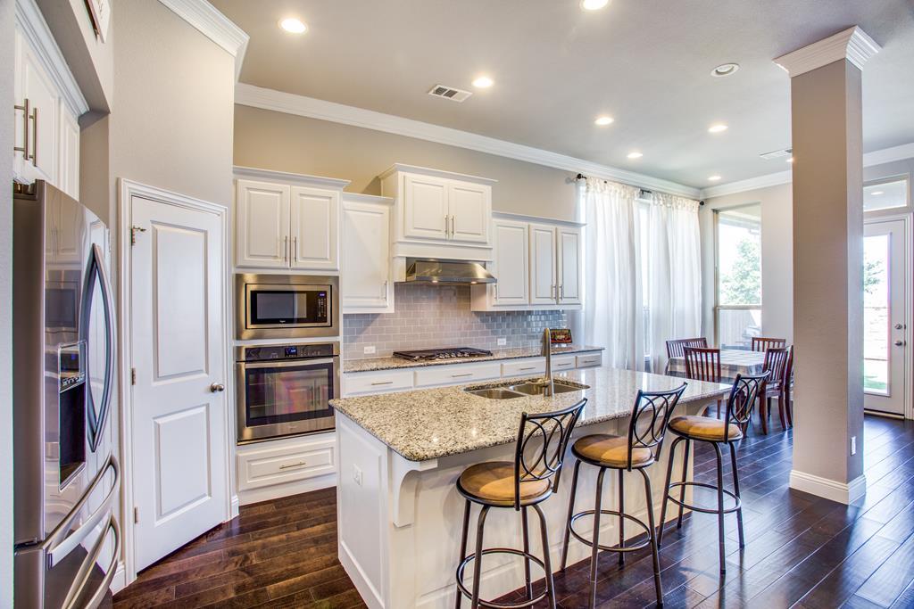 1008 Edgefield Ln - Photo 1