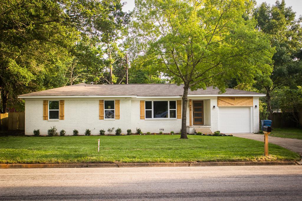 404 E Clinton - Photo 1