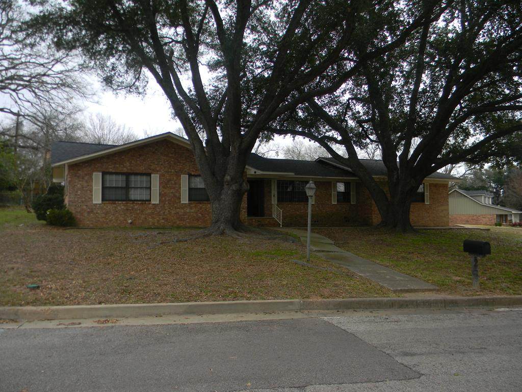 209 Hillside - Photo 1