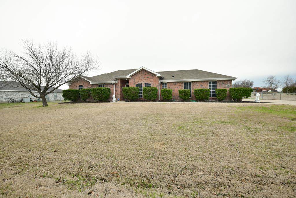 105 Cottonwood Drive - Photo 1
