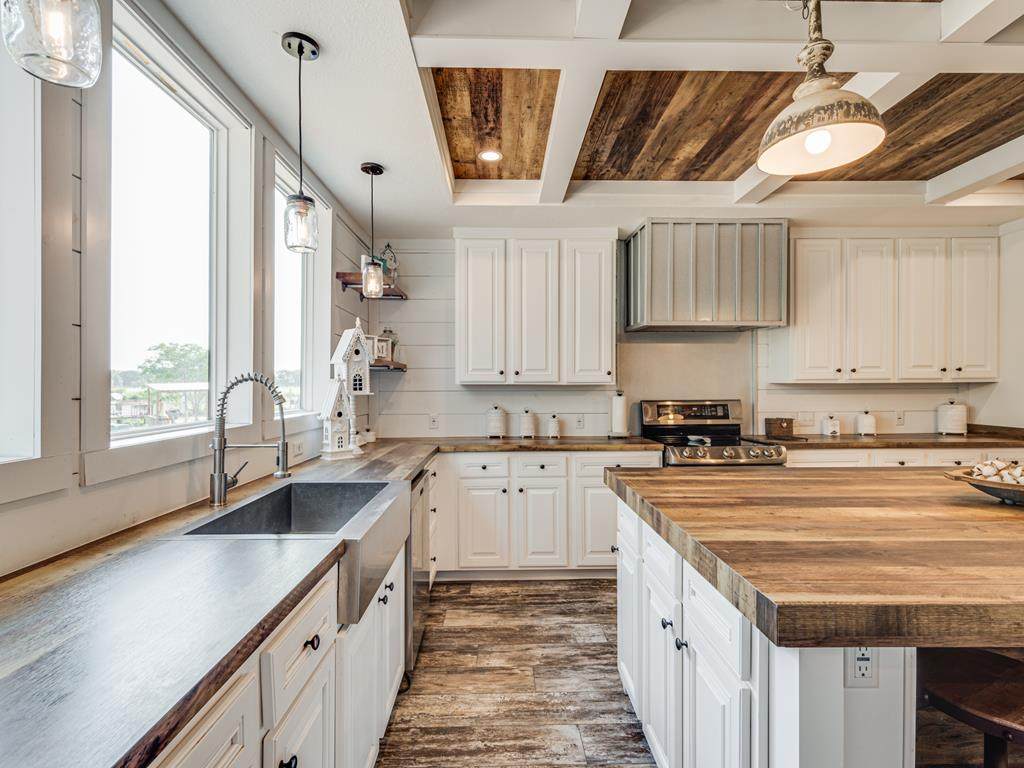 1001 N Seven Point Boulevard - Photo 1