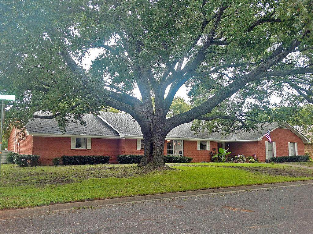 901 Clifford - Photo 1