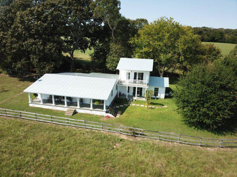 845 Fm 2330 - Photo 1