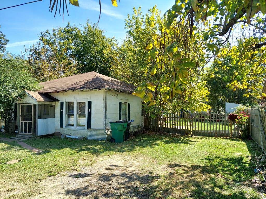 604 10th Street - Photo 1