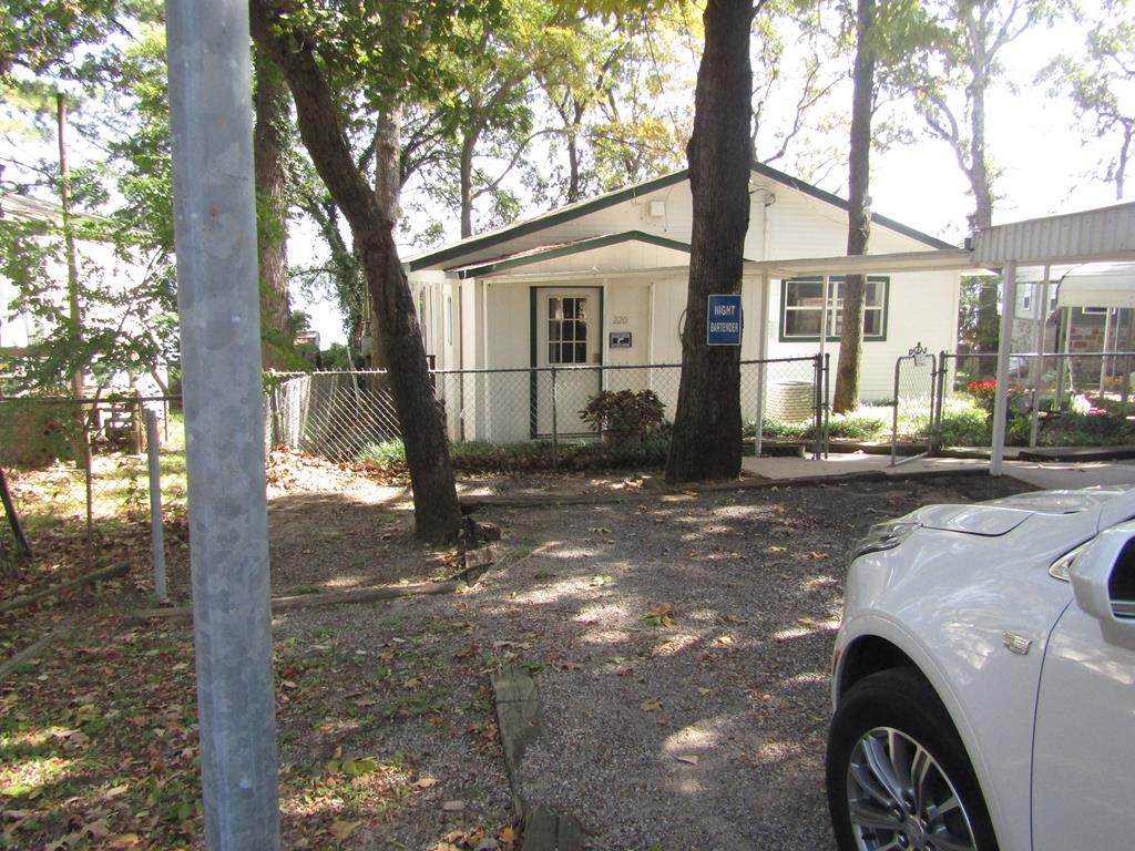 220 Southlake Drive - Photo 1