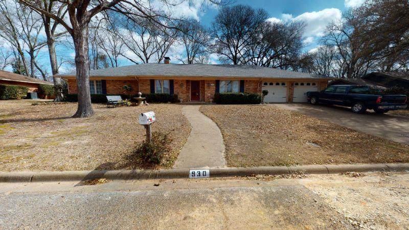 930 Bradley - Photo 1