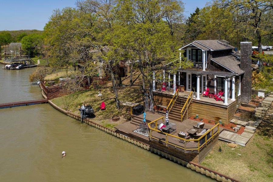324 Oak Lane - Photo 1