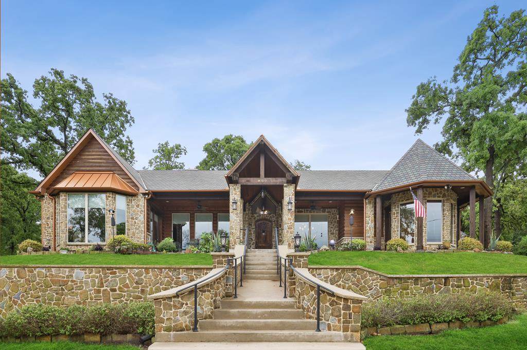 807 Lovers Lane - Photo 1