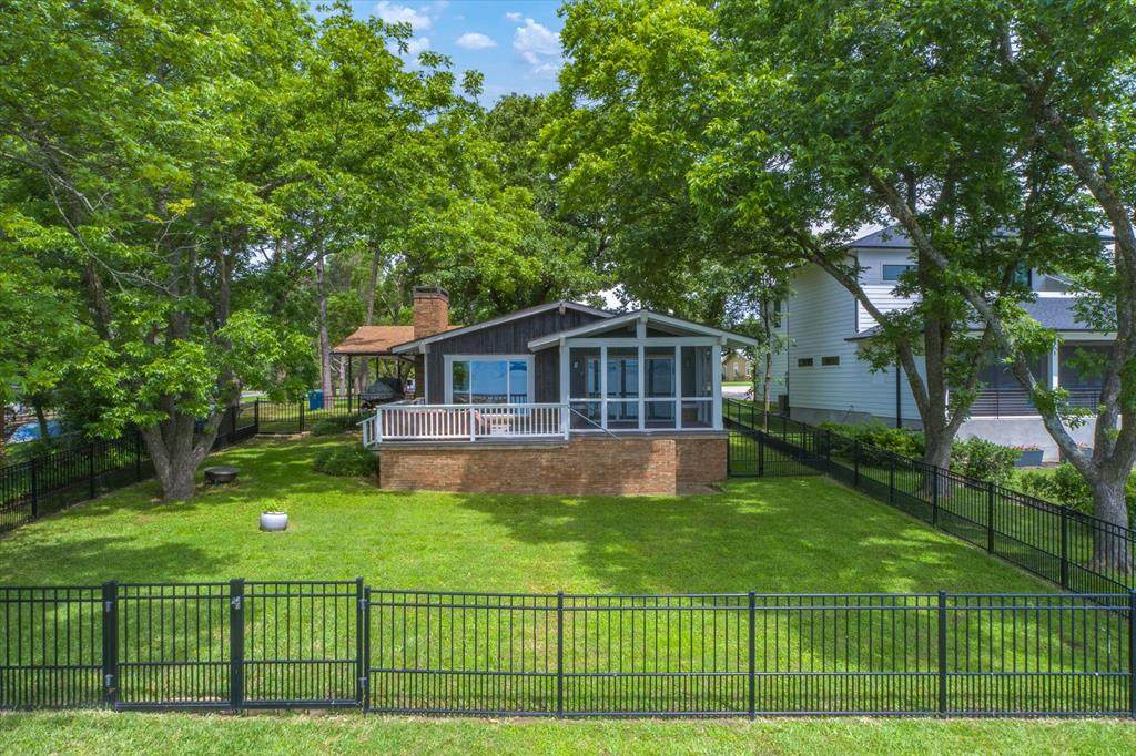 203 Seaside Drive - Photo 1