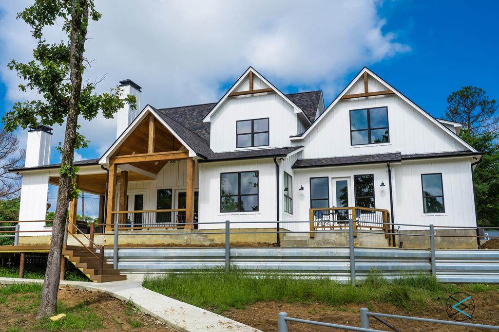 205 Oak Creek - Photo 1
