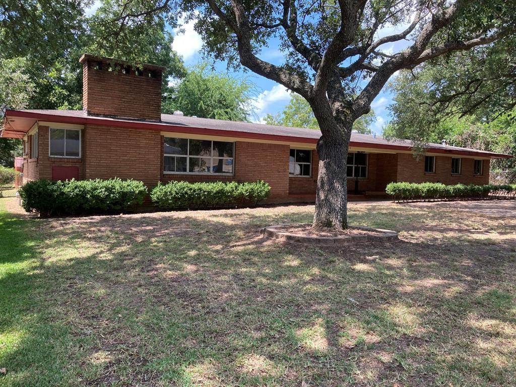104 S Wofford - Photo 1