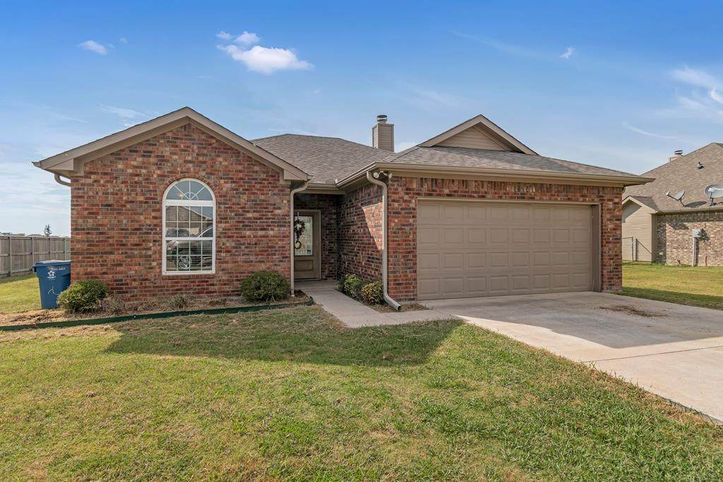 1020 Baker Ln - Photo 1