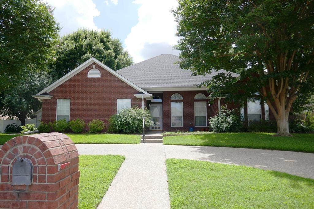 906 Wellington - Photo 1