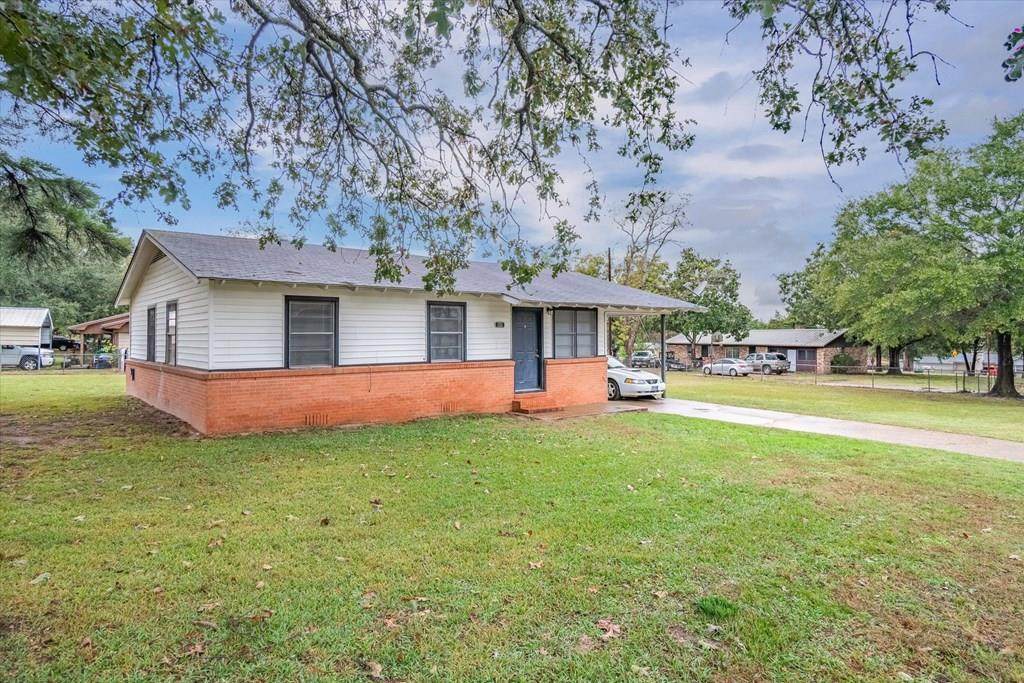 153 Pecan Circle - Photo 1