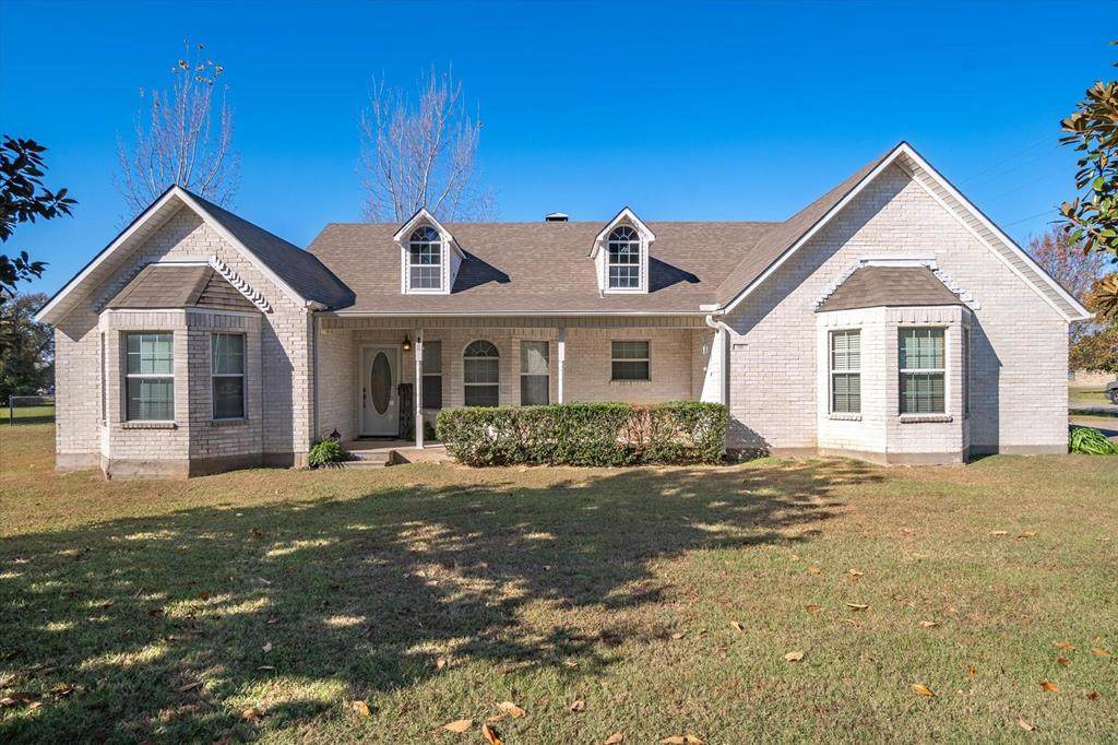 16 Woodlawn - Photo 1