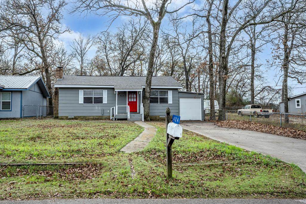 424 Ridgewood - Photo 1