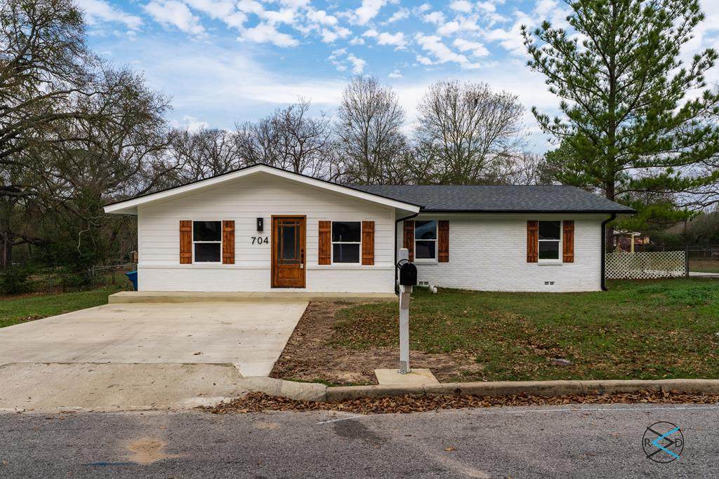 704 Powderhorn - Photo 1