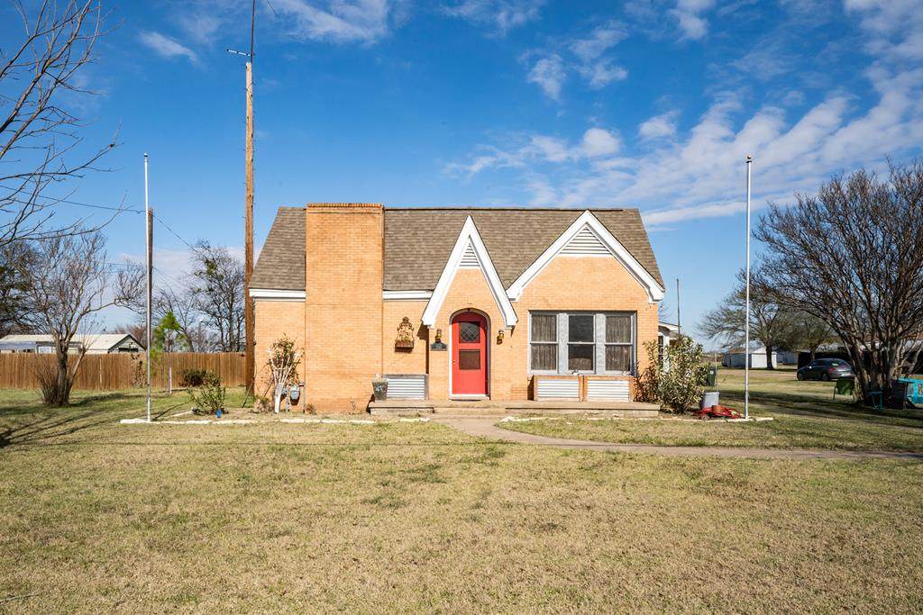 402 W Market Street - Photo 1