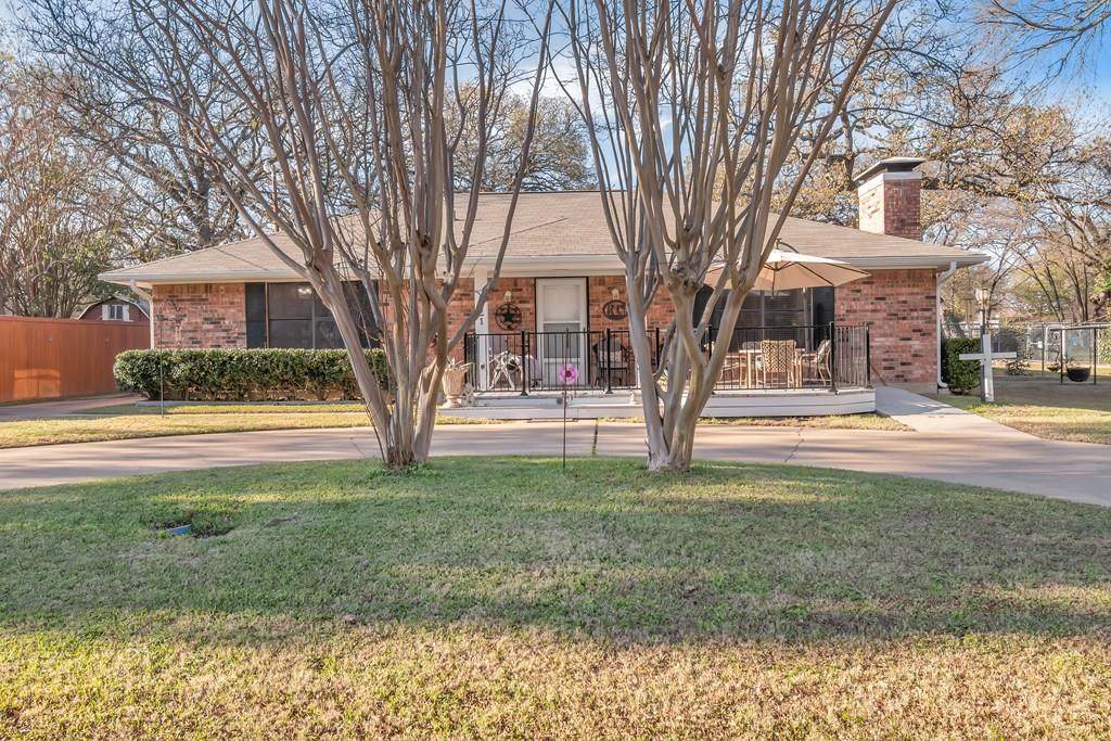 121 Lakeway Lane - Photo 1
