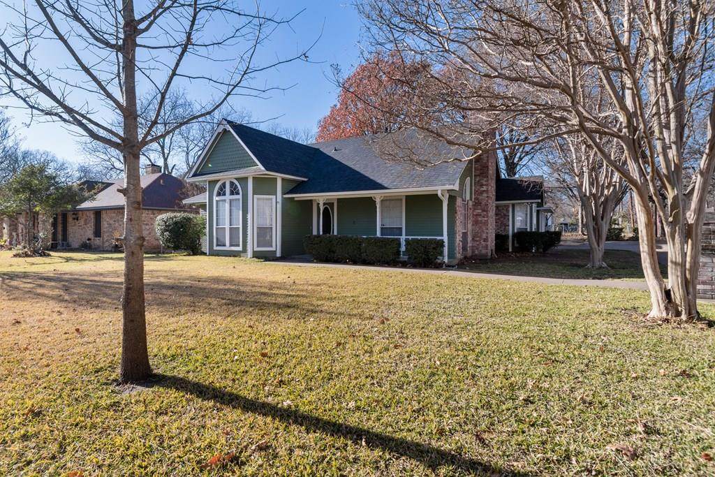 733 Reeves Ln - Photo 1
