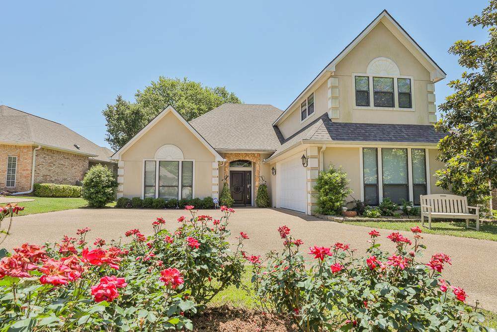 407 Fairway Drive - Photo 1