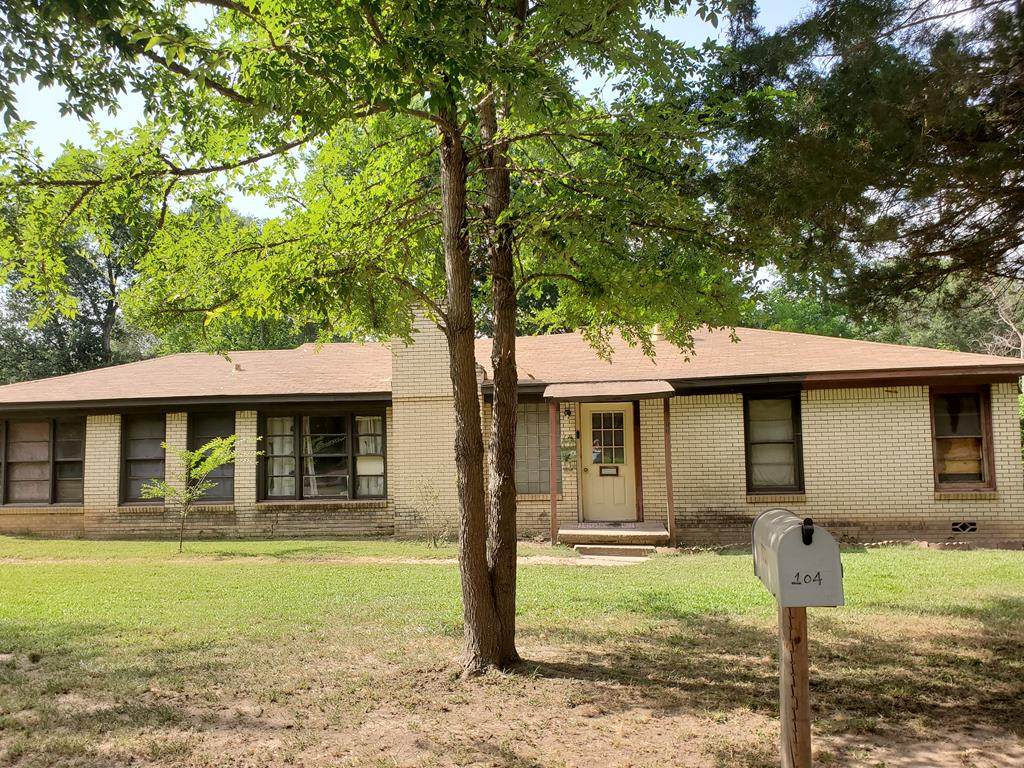 104 Leland Dr - Photo 1