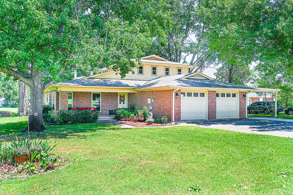 18359 Hickory Cir - Photo 1