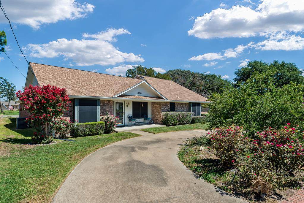 10761 Jeanell Dr - Photo 1