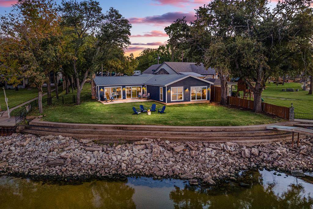 121 Hilltop Cir - Photo 1