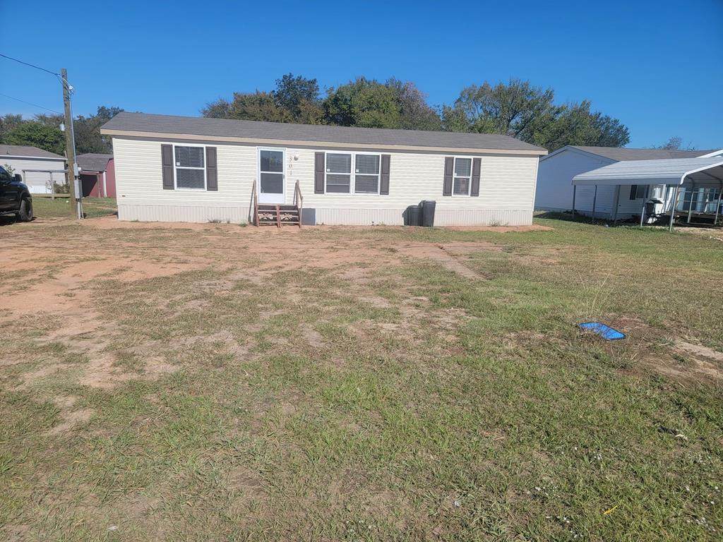 401 Eagle Pkwy - Photo 1