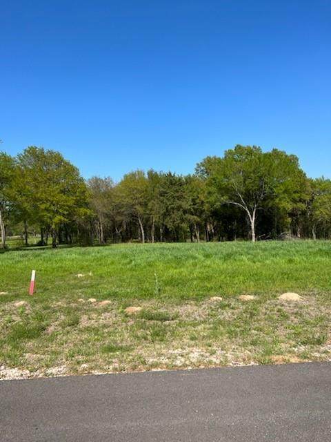 565 Shoreline Dr - Photo 1