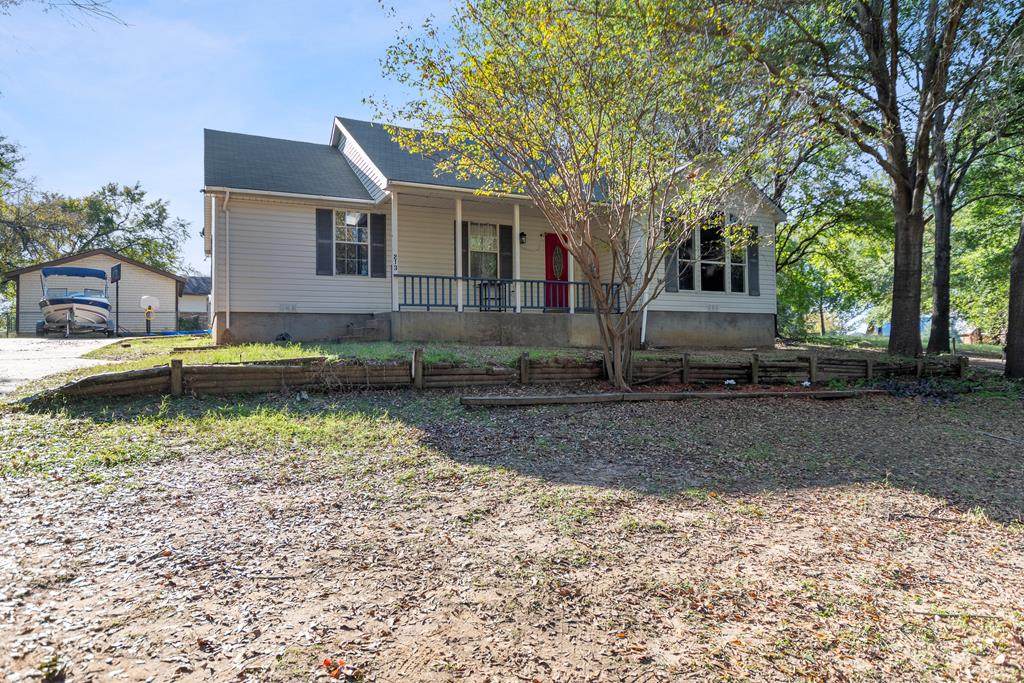 213 Westview Dr - Photo 1