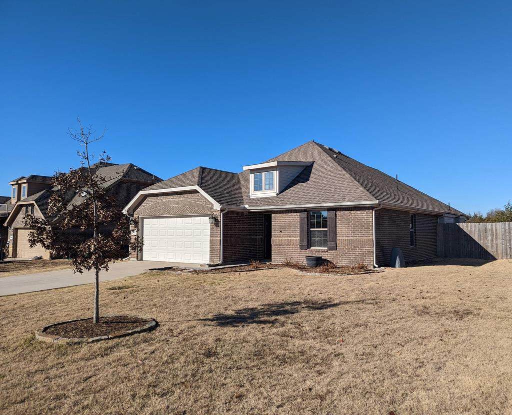 1102 Colony Dr - Photo 1