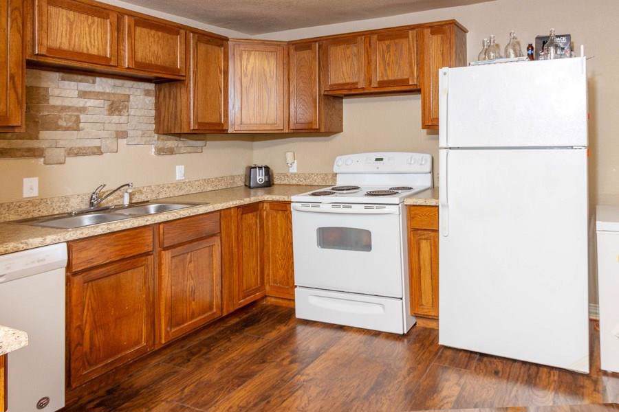 140 Merry Way - Photo 1